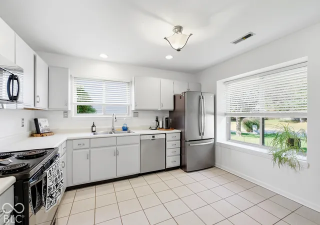 Photo 4 of Single family home for sale at 7867 Beanblossom Cir, Indianapolis, IN 46256 | MLS# 22127675 | Listing updated on 2026-10-09