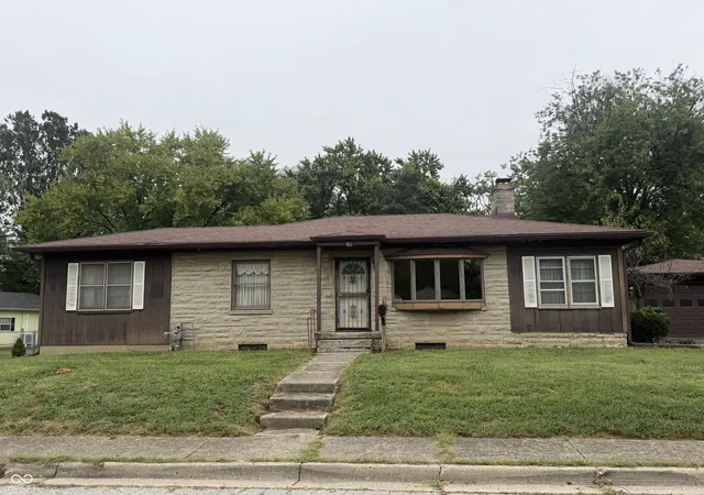 Photo 2 of Single family home for sale at 16 Lincoln Ave, Brownsburg, IN 46112 | MLS# 22127680 | Listing updated on 2026-09-23