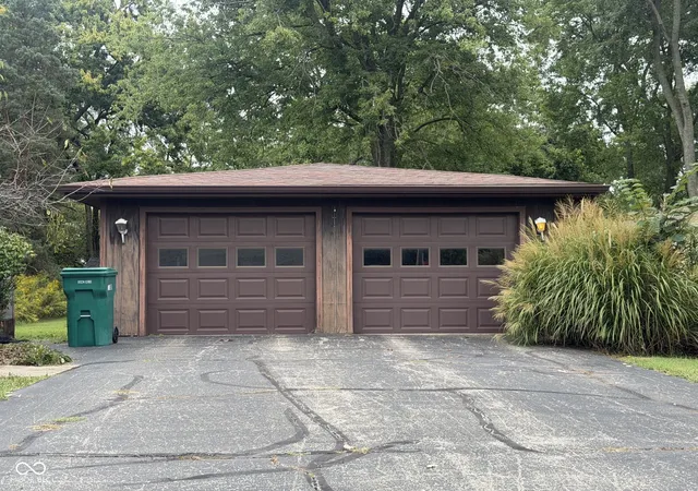 Photo 3 of Single family home for sale at 16 Lincoln Ave, Brownsburg, IN 46112 | MLS# 22127680 | Listing updated on 2026-09-23
