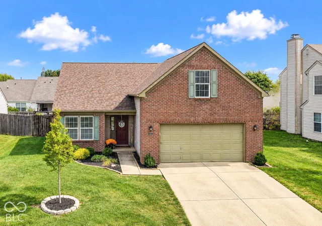 Photo 1 of Sale Pending at 6132 Glebe Dr, Indianapolis, IN 46237 | MLS# 22127681 | Listing updated on 2026-10-02