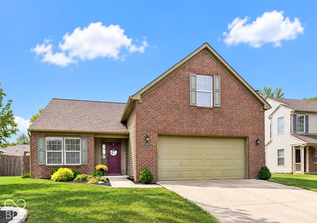 Photo 3 of Sale Pending at 6132 Glebe Dr, Indianapolis, IN 46237 | MLS# 22127681 | Listing updated on 2026-10-02