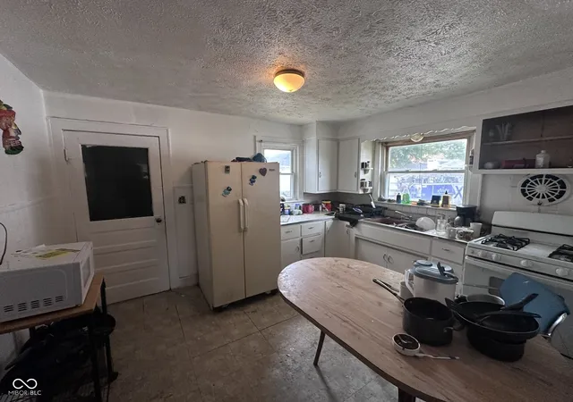 Photo 4 of Single family home for sale at 1305 E 26th Street, Anderson, IN 46016 | MLS# 22127684 | Listing updated on 2026-09-23