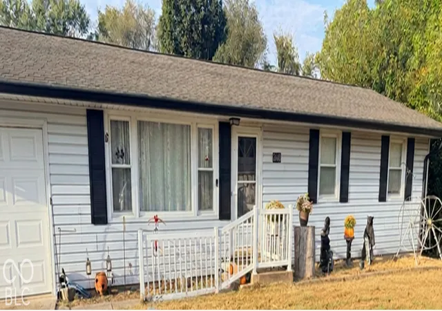 Photo 1 of Single family home for sale at 2600 E Thomas Ave, Terre Haute, IN 47805 | MLS# 22127687 | Listing updated on 2026-09-25