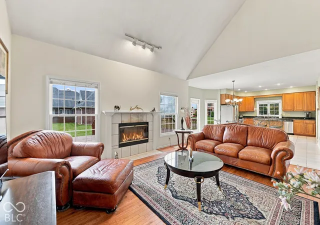 Photo 4 of Sale Pending at 9698 Sunwood Way, Carmel, IN 46032 | MLS# 22127693 | Listing updated on 2026-10-05