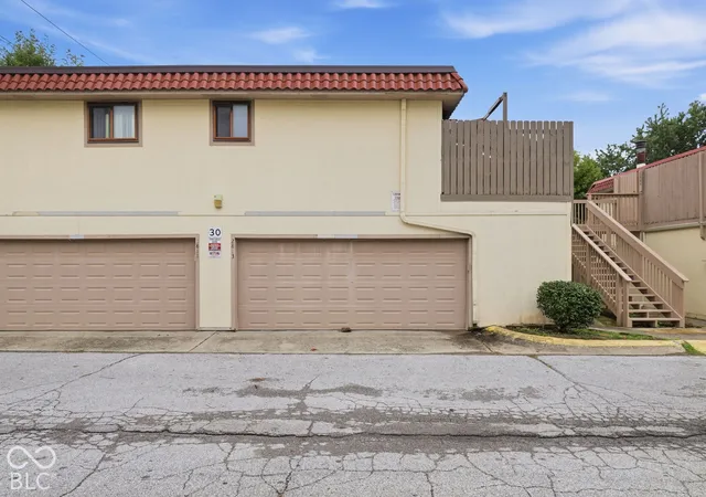 Photo 2 of Condo for sale at 2813 Del Prado Dr, Indianapolis, IN 46227 | MLS# 22127718 | Listing updated on 2026-09-23