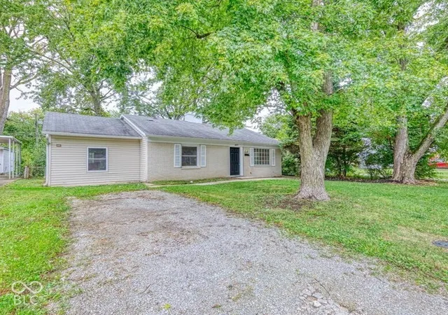 Photo 2 of Sale Pending at 4517 N Hartman Dr, Indianapolis, IN 46226 | MLS# 22127729 | Listing updated on 2026-09-29