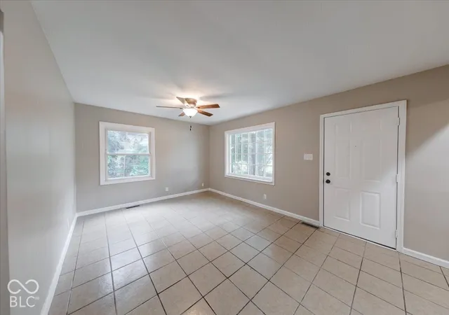 Photo 4 of Sale Pending at 4517 N Hartman Dr, Indianapolis, IN 46226 | MLS# 22127729 | Listing updated on 2026-09-29