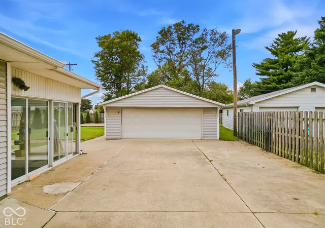 Photo 3 of Single family home for sale at 490 Coovert St, Columbus, IN 47201 | MLS# 22127732 | Listing updated on 2026-09-25