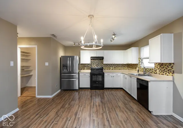 Photo 4 of Single family home for sale at 912 Brookstone Dr, Franklin, IN 46131 | MLS# 22127733 | Listing updated on 2026-09-25