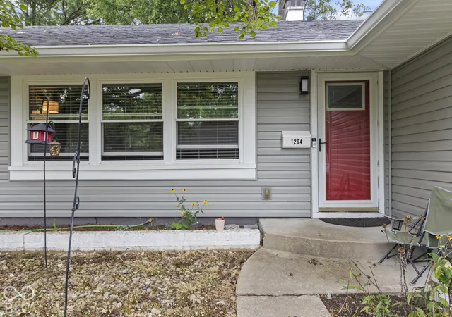 Photo 3 of Single family home for sale at 1204 Orchard, Franklin, IN 46131 | MLS# 22127748 | Listing updated on 2026-09-30