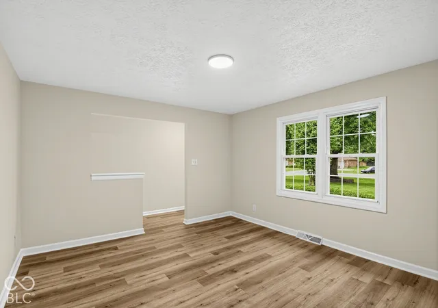 Photo 4 of Single family home for sale at 4147 W Fairview Rd, Greenwood, IN 46142 | MLS# 22127751 | Listing updated on 2026-10-02