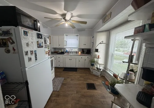 Photo 4 of Single family home for sale at 1821 Elm St, Columbus, IN 47201 | MLS# 22127756 | Listing updated on 2026-09-23