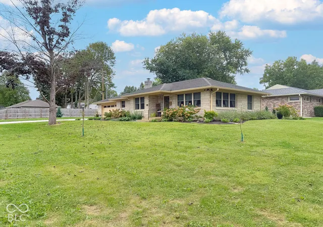Photo 2 of Single family home for sale at 721 Maplecrest Ave, Kokomo, IN 46902 | MLS# 22127772 | Listing updated on 2026-09-24