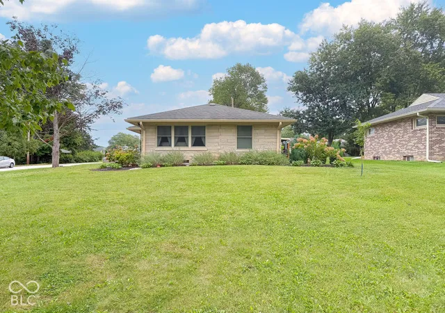 Photo 3 of Single family home for sale at 721 Maplecrest Ave, Kokomo, IN 46902 | MLS# 22127772 | Listing updated on 2026-09-24