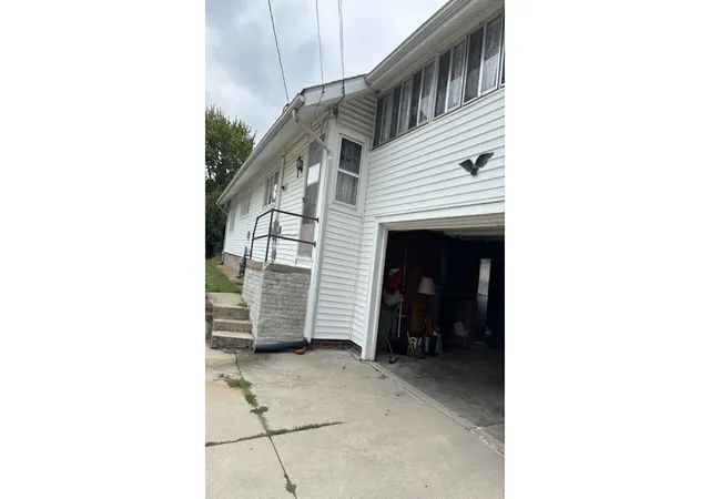 Photo 3 of Single family home for sale at 830 S Armstrong, Kokomo, IN 46901 | MLS# 22127777 | Listing updated on 2026-10-02