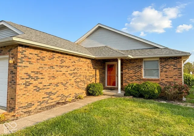 Photo 1 of Sale Pending at 1147 Cottage Cir, Seymour, IN 47274 | MLS# 22127788 | Listing updated on 2026-10-01