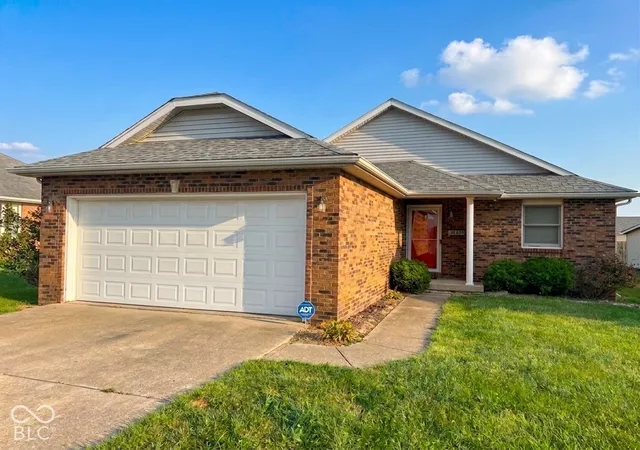 Photo 2 of Sale Pending at 1147 Cottage Cir, Seymour, IN 47274 | MLS# 22127788 | Listing updated on 2026-10-01
