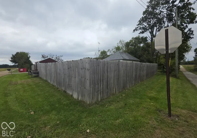 Photo 2 of Single family home for sale at 1600 W Snoddy Rd, Covington, IN 47932 | MLS# 22127814 | Listing updated on 2026-09-25
