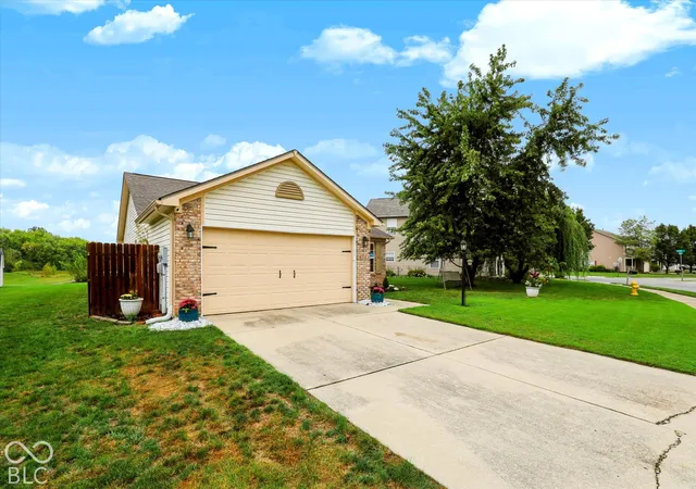 Photo 2 of Single family home for sale at 130 Rambling Rd, Greenfield, IN 46140 | MLS# 22127819 | Listing updated on 2026-10-06