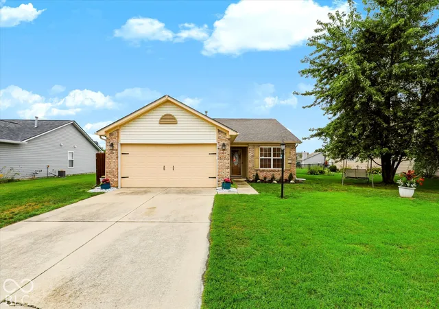 Photo 3 of Single family home for sale at 130 Rambling Rd, Greenfield, IN 46140 | MLS# 22127819 | Listing updated on 2026-10-06