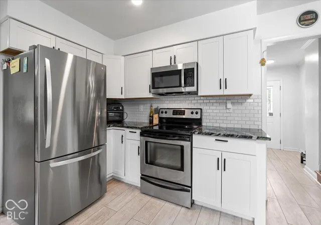 Photo 1 of Single family home for sale at 6525 Hazelwood Ave, Indianapolis, IN 46260 | MLS# 22127821 | Listing updated on 2026-09-25