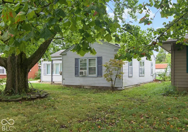 Photo 2 of Single family home for sale at 612 W Park Ave, Greenfield, IN 46140 | MLS# 22127822 | Listing updated on 2026-09-24
