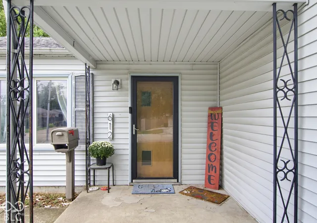 Photo 3 of Single family home for sale at 612 W Park Ave, Greenfield, IN 46140 | MLS# 22127822 | Listing updated on 2026-09-24