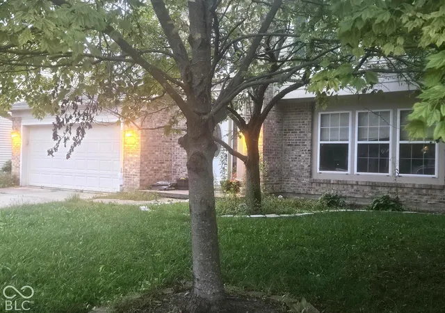 Photo 3 of Single family home for sale at 878 Waveland Ln, Greenwood, IN 46143 | MLS# 22127828 | Listing updated on 2026-10-01