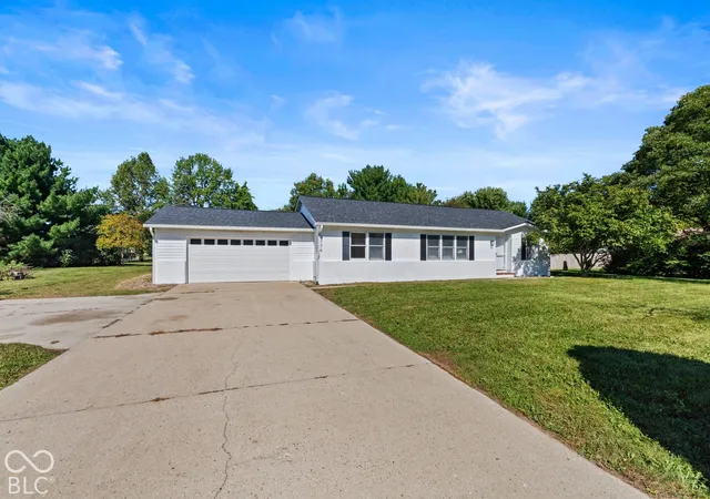 Photo 1 of Single family home for sale at 2114 E Bo Mar Blvd, Greenfield, IN 46140 | MLS# 22127853 | Listing updated on 2026-10-06