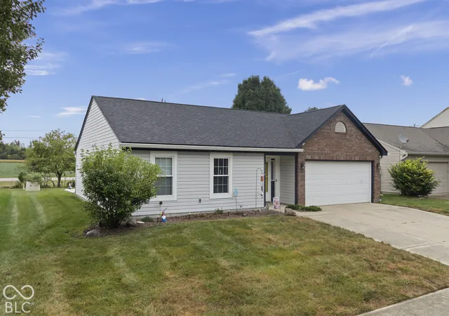 Photo 3 of Sale Pending at 1170 Grassy Crk Cir, Franklin, IN 46131 | MLS# 22127856 | Listing updated on 2026-10-01