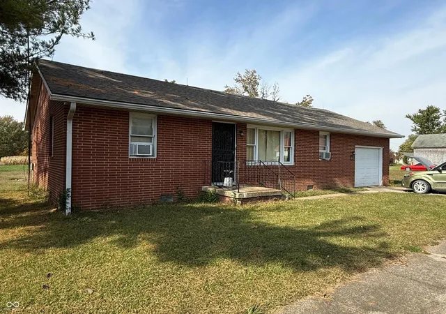 Photo 1 of Single family home for sale at 4213 Main St, Coal City, IN 47427 | MLS# 22127859 | Listing updated on 2026-10-27