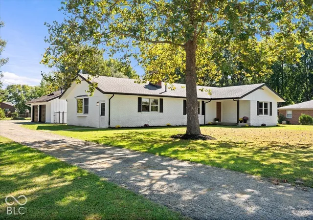 Photo 2 of Single family home for sale at 1297 N County Rd 475 E, Avon, IN 46123 | MLS# 22127861 | Listing updated on 2026-09-30