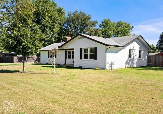 Photo 3 of Single family home for sale at 1297 N County Rd 475 E, Avon, IN 46123 | MLS# 22127861 | Listing updated on 2026-09-30