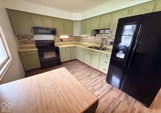 Photo 2 of Single family home for sale at 3162 Ashway Dr, Indianapolis, IN 46224 | MLS# 22127864 | Listing updated on 2026-10-02