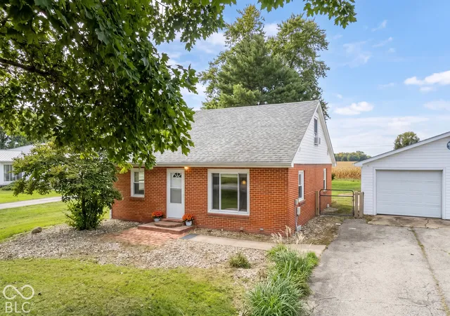 Photo 2 of Single family home for sale at 9815 S 300 West, Pendleton, IN 46064 | MLS# 22127873 | Listing updated on 2026-09-30