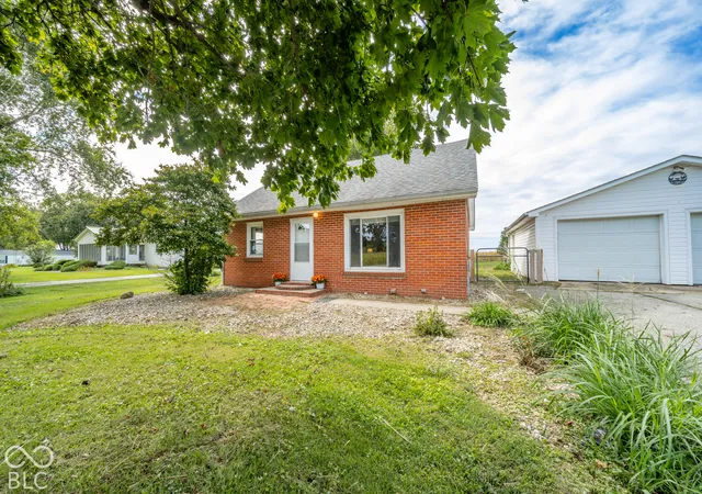 Photo 3 of Single family home for sale at 9815 S 300 West, Pendleton, IN 46064 | MLS# 22127873 | Listing updated on 2026-09-30