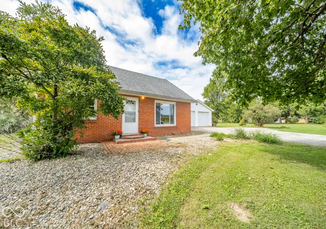 Photo 3 of Single family home for sale at 9815 S 300 West, Pendleton, IN 46064 | MLS# 22127873 | Listing updated on 2026-09-30