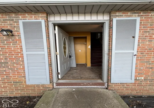 Photo 3 of Single family home for sale at 11637 Whidbey Dr, Indianapolis, IN 46229 | MLS# 22127877 | Listing updated on 2026-09-30