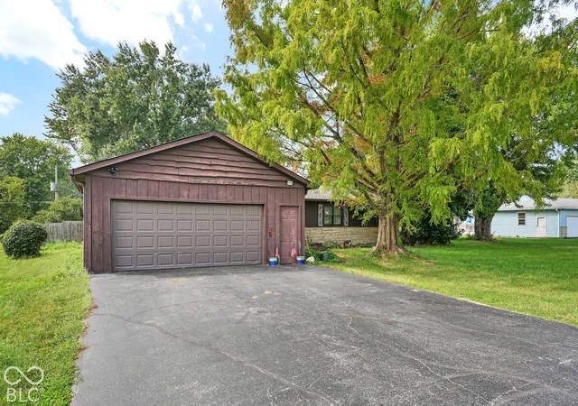 Photo 3 of Single family home for sale at 4438 Bridgefield E Dr, Plainfield, IN 46168 | MLS# 22127884 | Listing updated on 2026-09-25