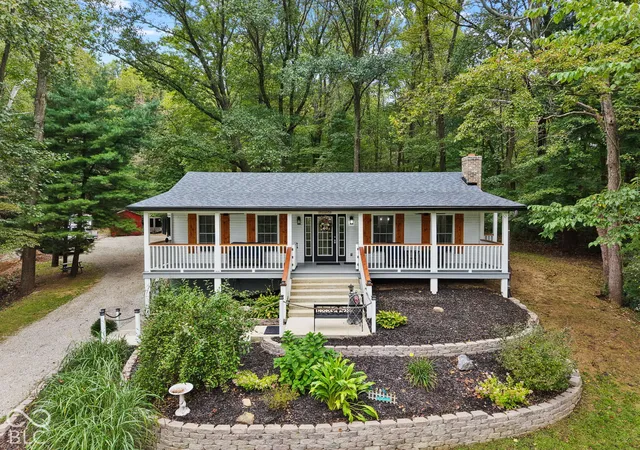 Photo 1 of Single family home for sale at 2090 Goose Crk Rd, Martinsville, IN 46151 | MLS# 22127885 | Listing updated on 2026-10-01