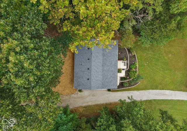 Photo 2 of Single family home for sale at 2090 Goose Crk Rd, Martinsville, IN 46151 | MLS# 22127885 | Listing updated on 2026-10-01