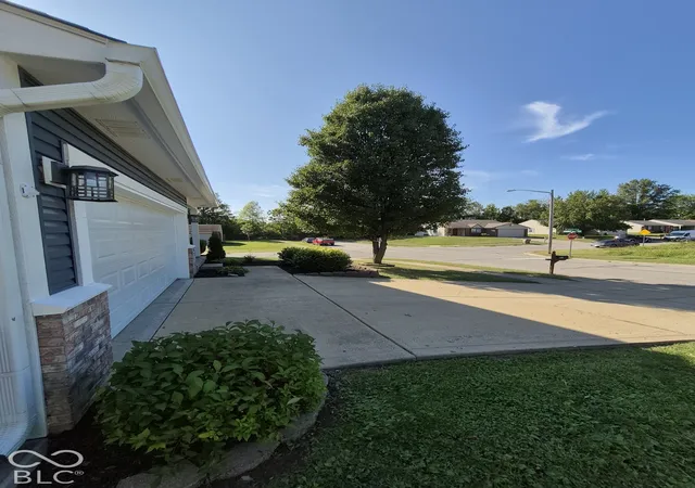 Photo 4 of Single family home for sale at 1783 Bridle Way Blvd, Columbus, IN 47201 | MLS# 22127895 | Listing updated on 2026-09-25