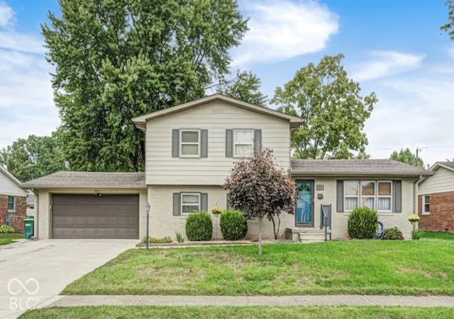 Photo 1 of Single family home for sale at 1400 Denver Dr, Plainfield, IN 46168 | MLS# 22127896 | Listing updated on 2026-10-06