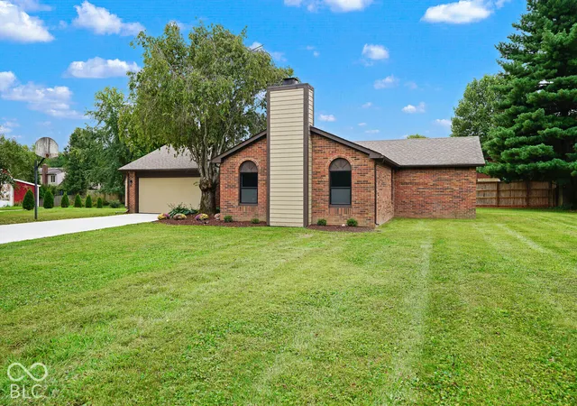 Photo 3 of Single family home for sale at 11331 Bloomfield Ct, Indianapolis, IN 46259 | MLS# 22127898 | Listing updated on 2026-09-27