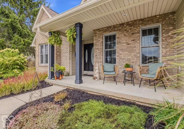 Photo 3 of Single family home for sale at 3693 Arapahoe Trl, Columbus, IN 47203 | MLS# 22127904 | Listing updated on 2026-09-24