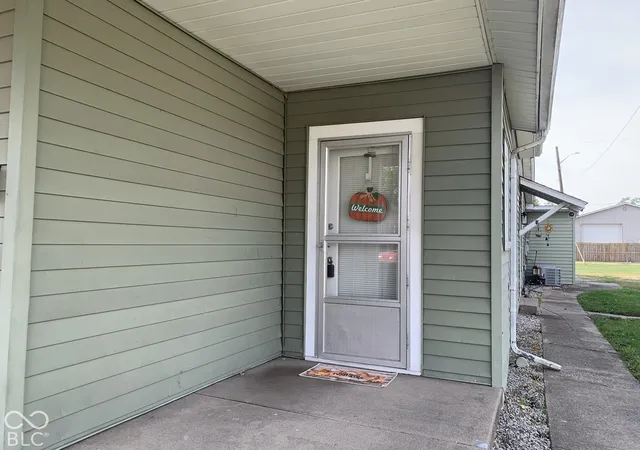 Photo 2 of Multi family home for sale at 1420 Pearl St, Columbus, IN 47201 | MLS# 22127908 | Listing updated on 2026-10-06
