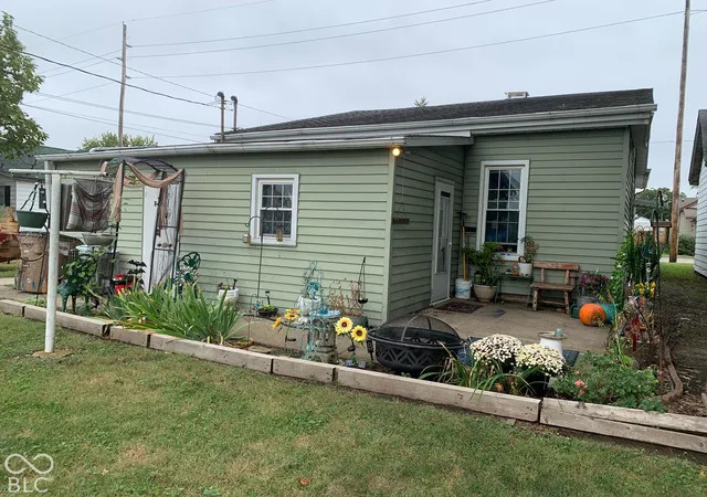 Photo 3 of House for sale at 1420 Pearl St, Columbus, IN 47201 | MLS# 22127908 | Listing updated on 2026-10-06