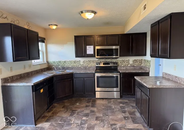 Photo 3 of Single family home for sale at 7826 Puckett Ln, Camby, IN 46113 | MLS# 22127914 | Listing updated on 2026-10-07