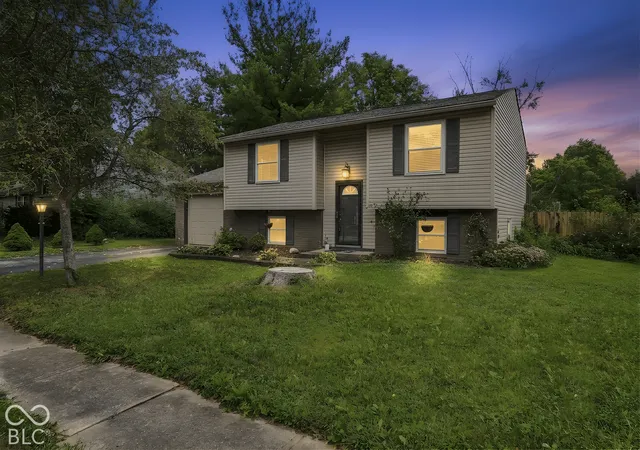 Photo 2 of Sale Pending at 201 Coronado Rd, Indianapolis, IN 46234 | MLS# 22127925 | Listing updated on 2026-10-06