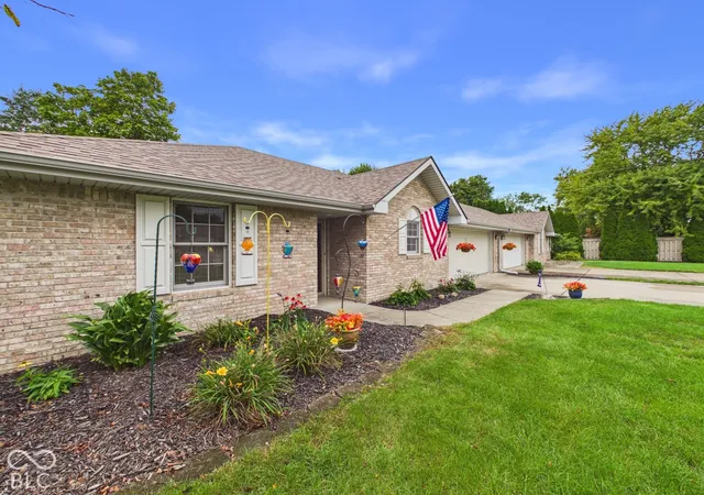 Photo 3 of Condo for sale at 2311 Ivy Dr, Anderson, IN 46011 | MLS# 22127939 | Listing updated on 2026-09-25